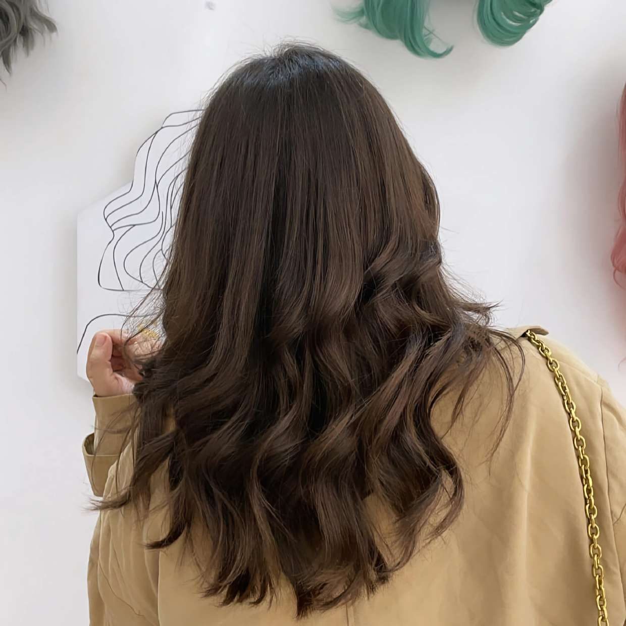 Cheveux ondulés brun chocolat