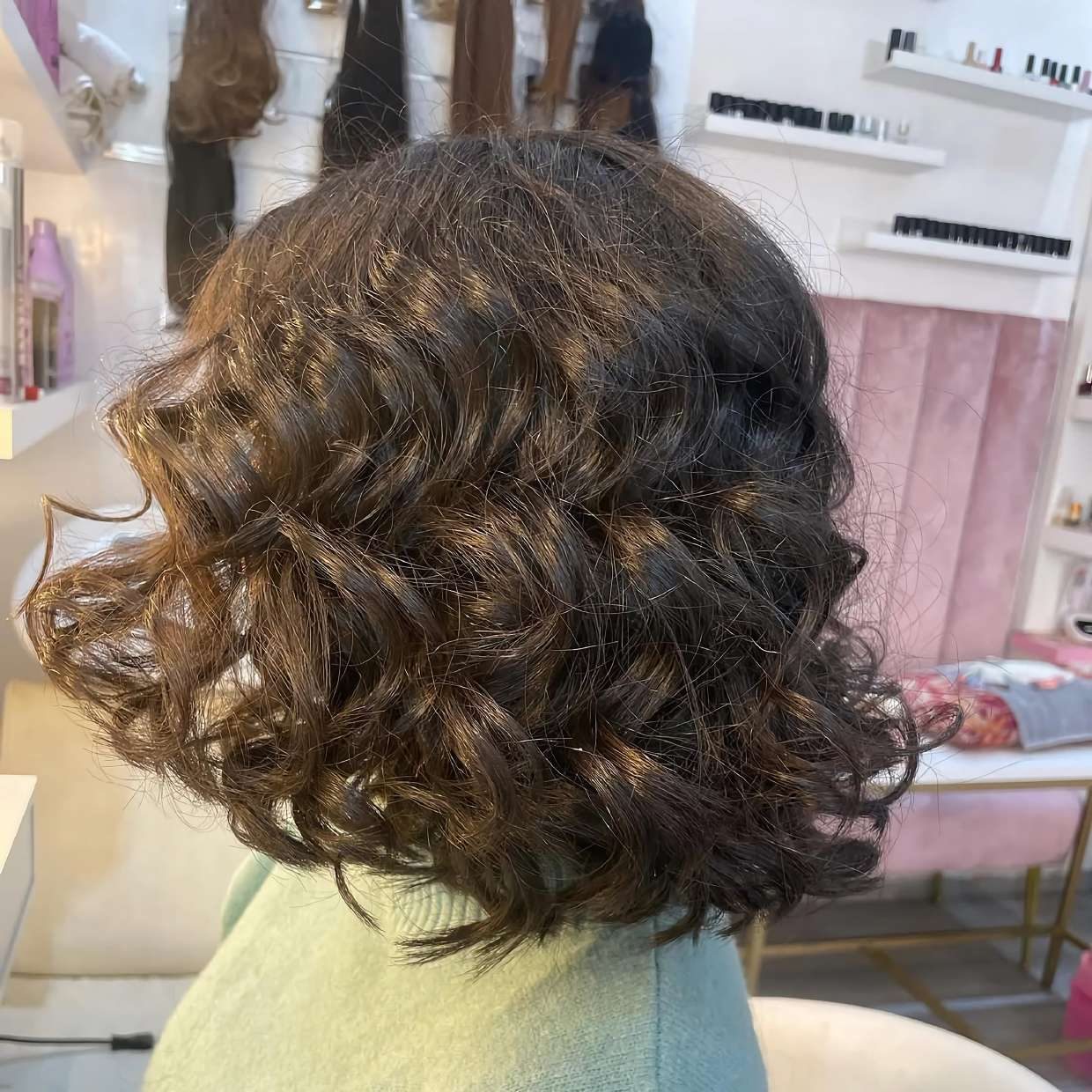 Carré bouclé brun